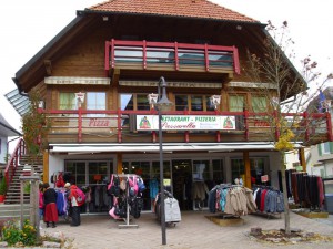 DSCI0298-Der-Ort-Tittisee-Restaurant-2-kl