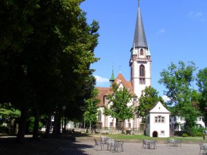 DSCI1085-kath-Kirche-u-Lenzhaeuschen-Schlossplatz-kl